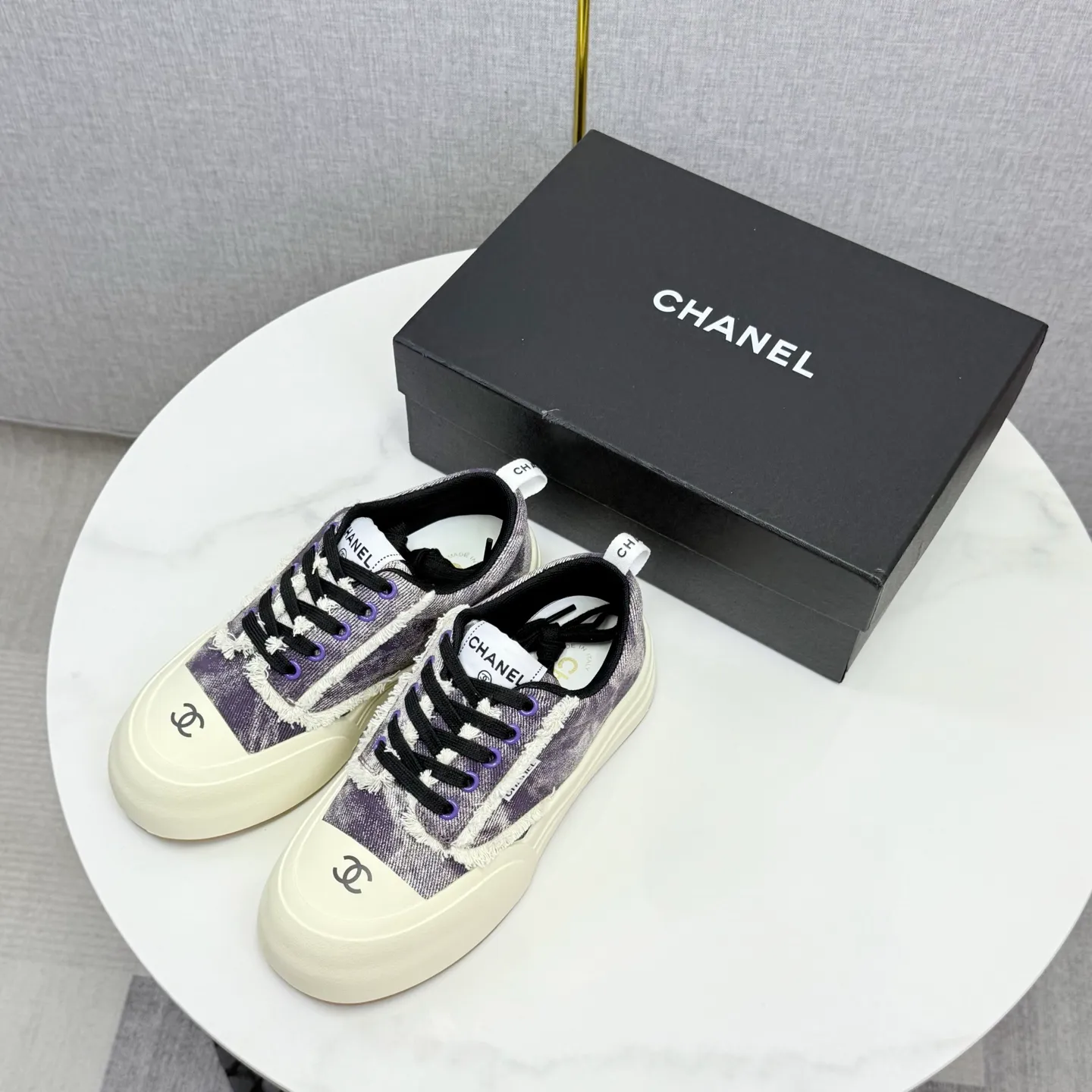 👟👟Ex-factory price 600👟👟Chanel Panda Shoes! 2025 counter's top casual sports shoes, this classic design; the upper is in the style of electric embroidery with various techniques; the outsole is fashionable and sporty; the unusual inclusion of a variety of color matching elements... The diversified mix and match is very good-looking and versatile, and can be used for leisure, fashion, sports, and outdoor... ꫛꫀꪝ Go➫ Materials: ❶Upper made of: original imported first-layer silk cowhide + original version waterproof cloth + original first-layer cowhide ❷Inner lining: Original Yangli+wang ❸ Outsole based on: Original TPU combination outsole Counter boutique packaging complete set for women 35–41
